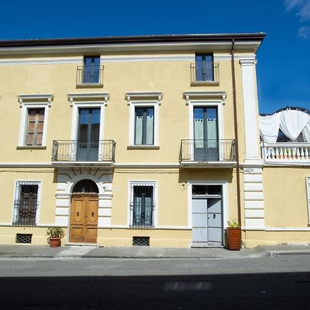 Palazzo Scura Acomodação com café da manhã Vaccarizzo Albanese Exterior foto