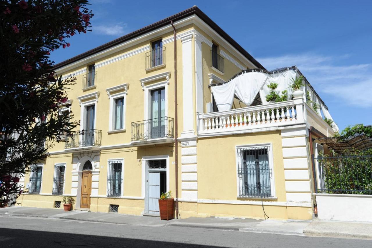 Palazzo Scura Acomodação com café da manhã Vaccarizzo Albanese Exterior foto